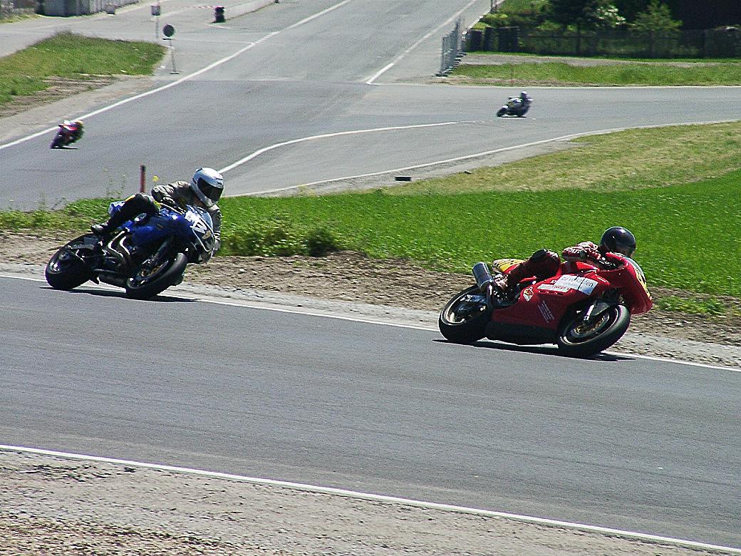 Ronald-Ducati in front of Dirk-Buell